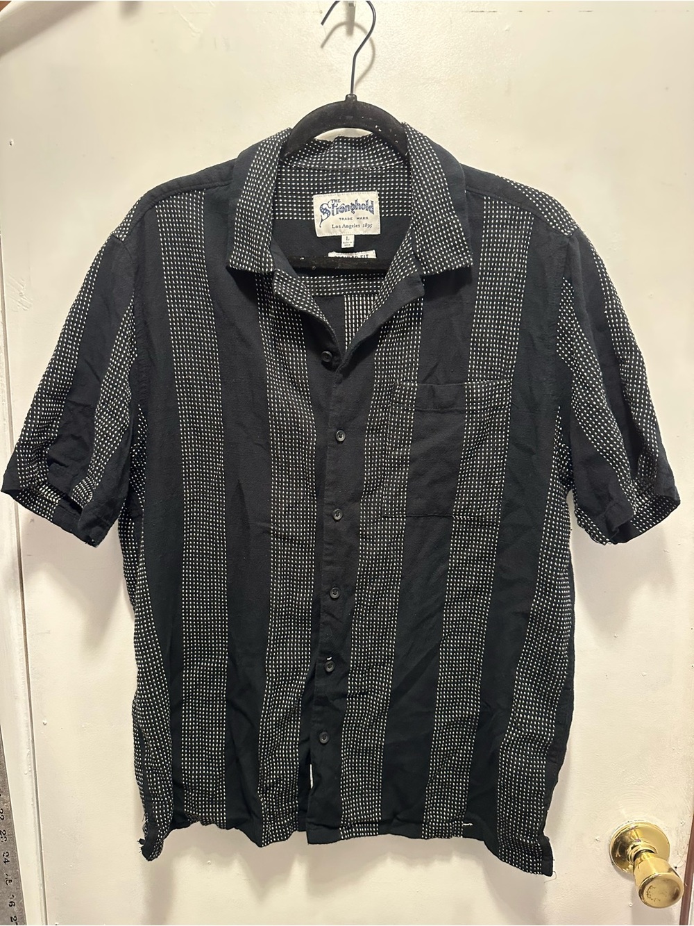 The Stronghold Black White Woven Stripe Button up size large